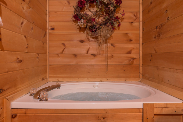 Jacuzzi tub at Lincoln Logs, a 2 bedroom cabin rental located in Gatlinburg