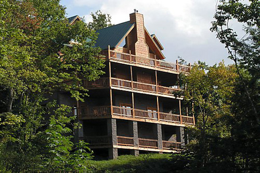 4 floors of decks on the back of Big Bear Lodge, a 7-bedroom cabin rental located in Gatlinburg