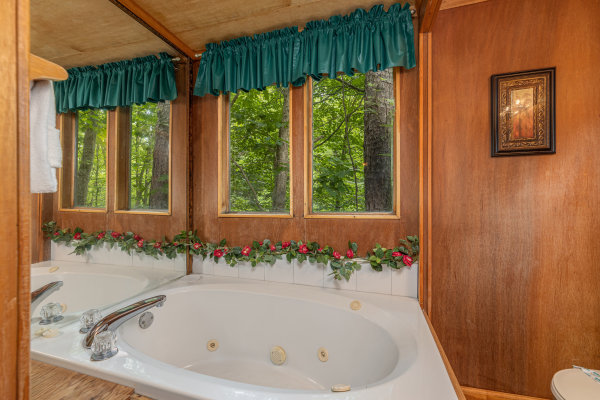 Jacuzzi tub at Heavenly Hideaway, a 2-bedroom cabin rental located in Gatlinburg