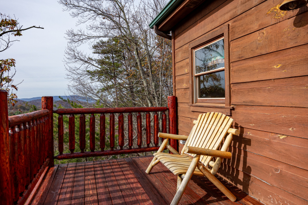 Outdoor seating at Deerly Beloved, a 1 bedroom cabin rental located in Pigeon Forge