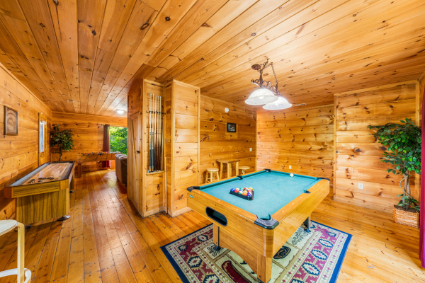 at bearly makin' it a 2 bedroom cabin rental located in gatlinburg