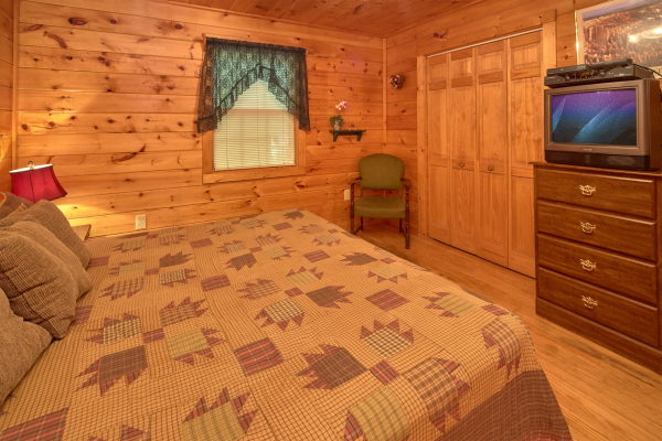 Bedroom with a television and dresser at Dream Catcher, a 1-bedroom cabin rental located in Pigeon Forge