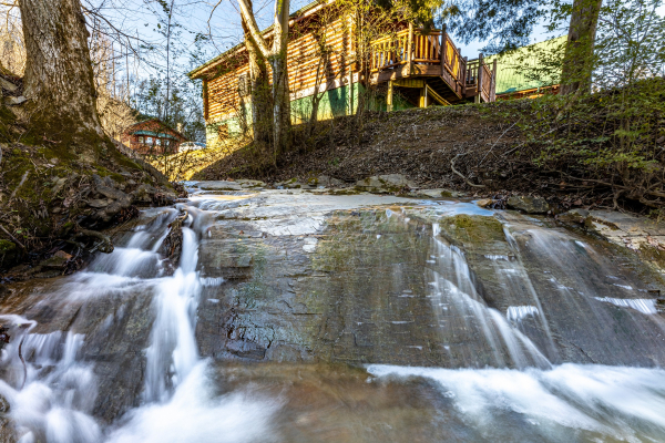 Cascade at Gone Fishin', a 2-bedroom cabin rental located in Pigeon Forge