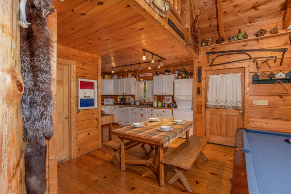 Dining room with bench seating for four at Aw Paw's Place, a 1-bedroom cabin rental located in Pigeon Forge
