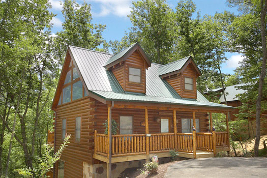 Three floored log home called Country Bear's Getaway, a 3-bedroom cabin rental located in Gatlinburg