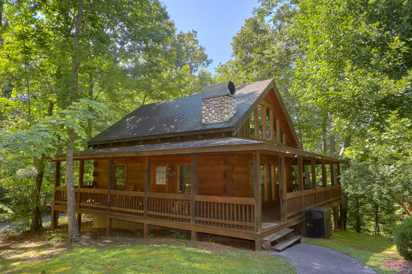 Front porch exterior view at A Place to Remember, a 2 bedroom cabin rental located in Gatlinburg