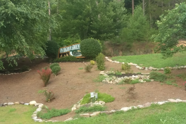 Resort signage for Moonbeams & Cabin Dreams, a 3 bedroom cabin rental located in Pigeon Forge