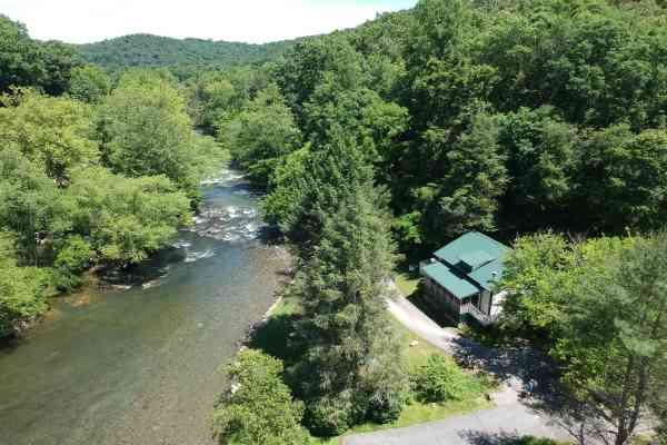 at dolly's adorable river cottage a 3 bedroom cabin rental located in pigeon forge