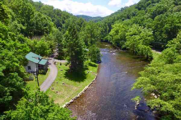 River at Dolly's Adorable River Cottage, a 3 bedroom cabin rental located in Pigeon Forge
