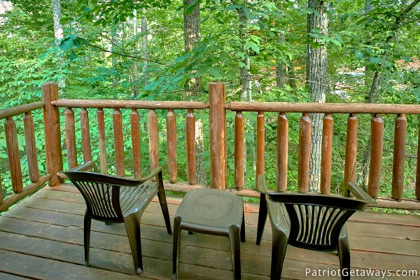 Table and chairs on the back deck at A Bear's View, a 1 bedroom cabin rental located in Gatlinburg