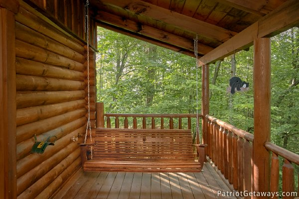 Swing on the back deck at A Bear's View, a 1 bedroom cabin rental located in Gatlinburg