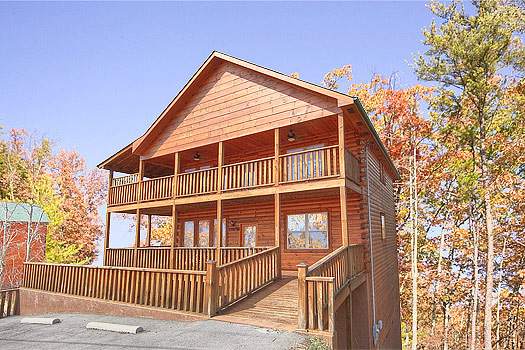 Paved parking lot with ramp up to deck at Hickernut Lodge, a 5-bedroom cabin rental located in Pigeon Forge