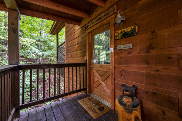at lazy bear lodge a 3 bedroom cabin rental located in gatlinburg